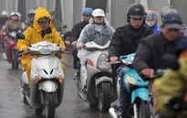 Các tỉnh miền Bắc trời mưa rét, miền Nam vẫn nắng nóng