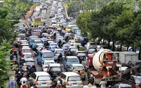 Tránh tắc đường, người dân Jakarta thay đổi lịch làm việc