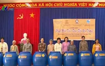 Hơn 200 bồn chứa nước sạch cho người dân nghèo Bến Tre