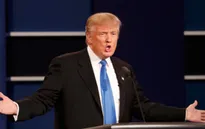 57 lần ngắt lời đối thủ, ông Trump mất điểm khi tranh luận