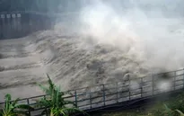 Bão Megi tràn vào miền Đông Trung Quốc
