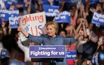 Bà Hillary Clinton nới rộng khoảng cách với ông D.Trump lên 8 điểm