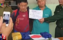 Hai người Lào vận chuyển 36 bánh heroin và 15.000 viên ma túy tổng hợp