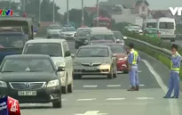Hết nghỉ lễ, người dân ùn ùn đổ về Thủ đô Hà Nội