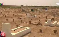 Pakistan: Đào sẵn... 300 ngôi mộ đối phó với nắng nóng