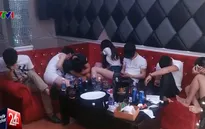 Hàng chục "nam thanh nữ tú" có dấu hiệu phê ma túy tại quán karaoke