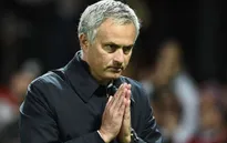Mải mê ca ngợi Man Utd, Mourinho quên cả... bảng chữ cái