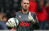 Valdes chính thức chia tay Man Utd