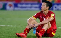 Chứng kiến Hà Nội T&T xếp cuối BXH, Văn Quyết mong được giảm án