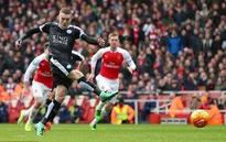 Vardy dứt điểm 11m chuẩn xác ghi bàn vào lưới Arsenal mở tỉ số