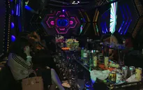 Bắt 18 đối tượng nam, nữ sử dụng ma túy trong quán karaoke
