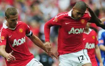Man Utd bết bát, Vidic vẫn khen hàng phòng ngự... chơi hay