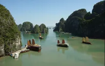 Sẽ chấm dứt hoạt động tàu lưu trú trên vịnh Hạ Long