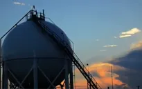 Tập đoàn dầu khí lớn nhất Venezuela cảnh báo vỡ nợ