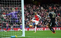 Walcott gỡ hòa 1-1 cho Arsenal