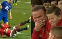 VIDEO: Hai cha con Rooney cười sặc sụa trước cú đá hỏng ăn của Memphis Depay