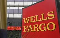 Warren Buffett mất 1,4 tỷ USD vì bê bối của Wells Fargo