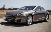 Hãng Tesla bị điều tra sự cố hệ thống tự lái