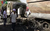 Xe tải tông xe container bốc cháy, hai người chết trên xe