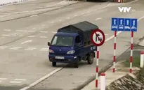 Quảng Nam: Né trạm thu phí, ô tô rầm rập đổ về đường thôn