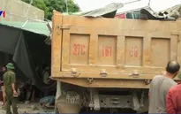Nghệ An: Ô tô tải mất lái đâm vào nhà dân, 4 người bị thương