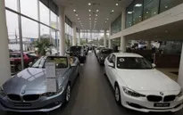 Hàng loạt xe sang nhập khẩu dán mác biếu, tặng