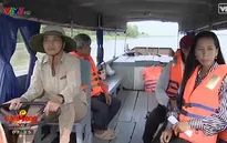 Người phụ nữ miền Tây chuyên lái thuyền đưa đón học sinh đi học miễn phí