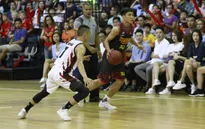 Saigon Heat vượt qua Thang Long Warriors để giành chiến thắng đầu tiên tại VBA 2017