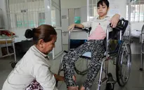 Thương nữ sinh phải nghỉ học vì mắc bệnh viêm cột sống dính khớp