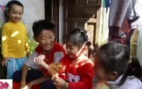 Chuyện làm anh của cậu bé mồ côi cha
