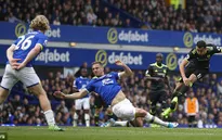 Pedro "nã đại bác" khai thông bế tắc cho Chelsea