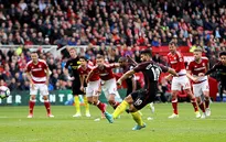 Aguero cân bằng tỷ số cho Man City từ chấm phạt đền