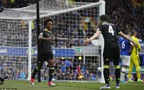 Willian ấn định chiến thắng "3 sao", Chelsea tiệm cận ngôi vô địch