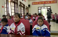 Trao 22 suất học bổng Niềm Tin Việt cho học sinh nghèo tỉnh Sơn La