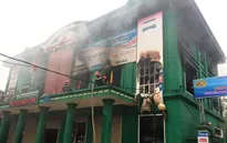 Siêu thị bốc cháy dữ dội, 1 cảnh sát chữa cháy bị thương