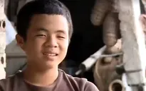 Cậu học trò nghèo luôn cố gắng bán được 10.000 đồng tiền ốc mỗi ngày