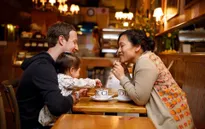 Ông chủ Facebook tiết lộ lần hẹn hò đầu tiên với vợ