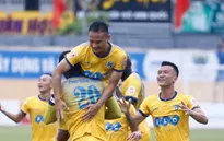 Vòng 23 V.League 2017: Thắng Long An, FLC Thanh Hóa trở lại ngôi đầu