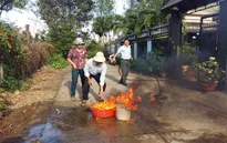 Người dân Đăk Lăk hoang mang vì nước giếng bùng cháy dữ dội