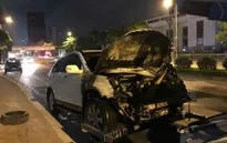 Va chạm ô tô trong làn BRT, xe máy bốc cháy ngùn ngụt