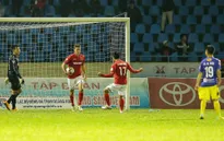 VIDEO: Dyachenko ghi 4 bàn, Than Quảng Ninh hòa kịch tính CLB Hà Nội