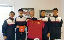 Bác sĩ Đức kiểm tra chấn thương cho 3 tuyển thủ U20 Việt Nam