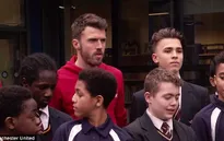Sao Man Utd nhí nhảnh "gắp lửa bỏ tay người"
