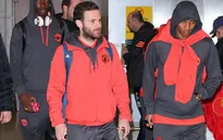 Hòa Rostov, các cầu thủ Man Utd ủ rũ trở lại Manchester