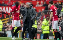 Man Utd 1-1 Swansea: Kỷ lục bất bại... buồn