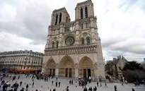 Nổ súng bên ngoài Nhà thờ Đức Bà Paris, Pháp