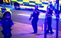 Xe tải lao thẳng vào người đi bộ tại London: Hàng chục người thương vong