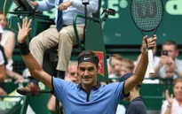Vượt qua Yuichi Sugita, Roger Federer giành quyền vào vòng 2 Gerry Weber