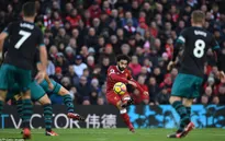 Salah thăng hoa, Liverpool áp sát Top 4 Premier League
