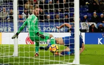 Man Utd rơi chiến thắng phút chót, Mourinho mắng học trò quá khờ dại